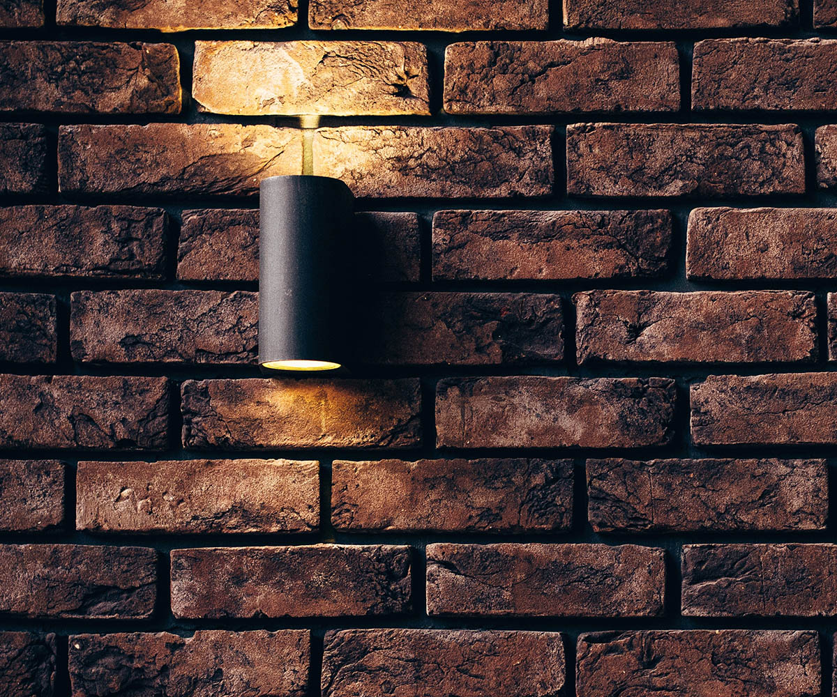 light-on-brink-wall Wall mounted cannister light