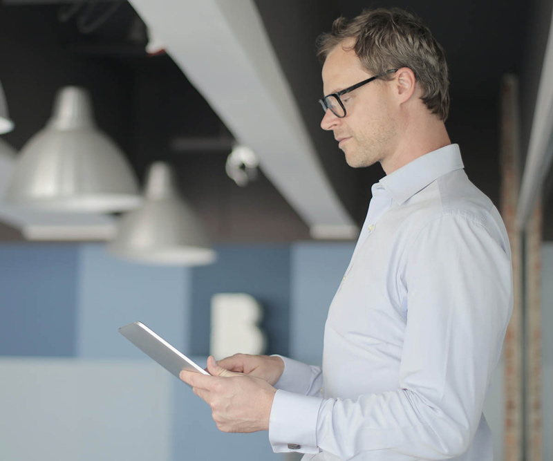 Man using tablet